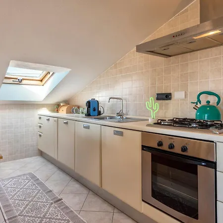 Sunshine Attico Vista Mare Apartment *
